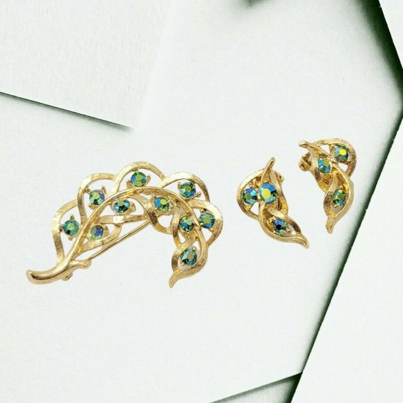Vintage Jewelry - Blue Green Aurora Borealis Rhinestone Leaf Brooch